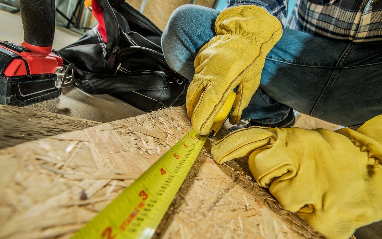 Płyta OSB: uniwersalny materiał budowlany, który warto poznać