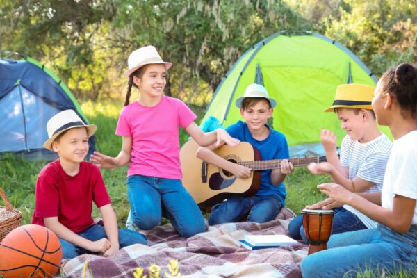 Różnorodność oferty kolonijnej Kogis: Od wypraw górskich po kolonie językowe
